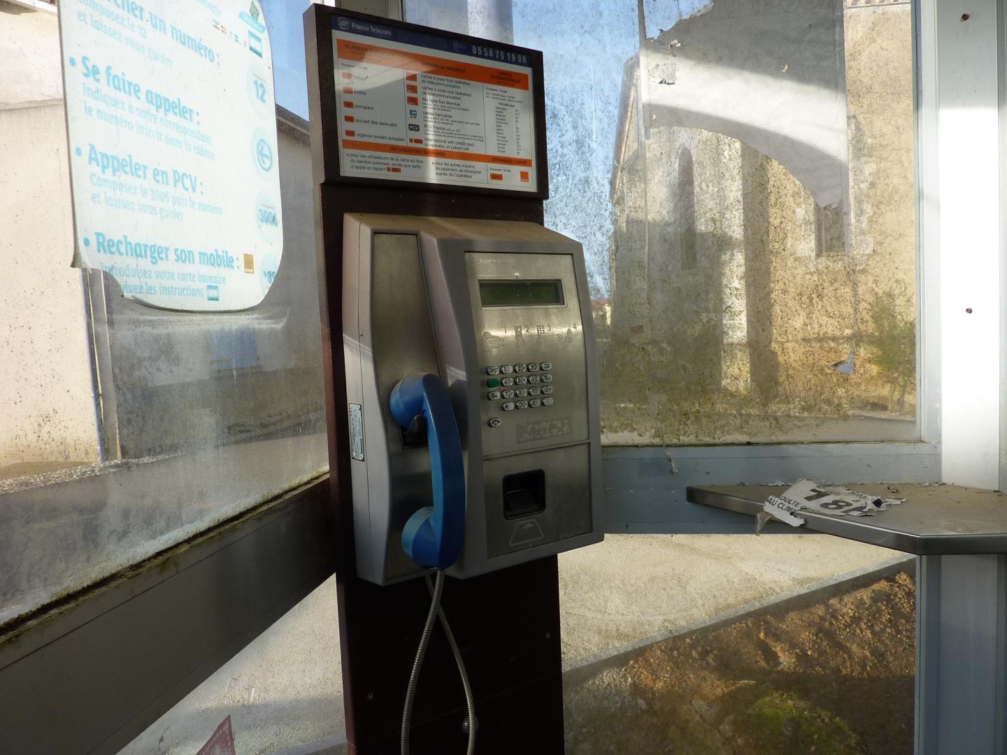 Cabine téléphonique 2.JPG